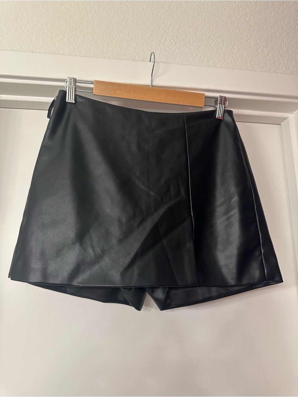 7 For All Mankind Black Faux Leather Mini Skort